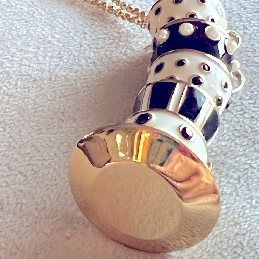 NWT Kate Spade Alice In Wonderland Stacked Teacup Pendant Necklace
